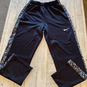 EUC boys XL NIKE therma-fit Sweatpants